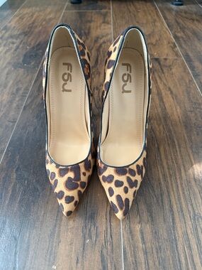 FSJ Leopard-Print Pointed-Toe Pumps in Brown and Black